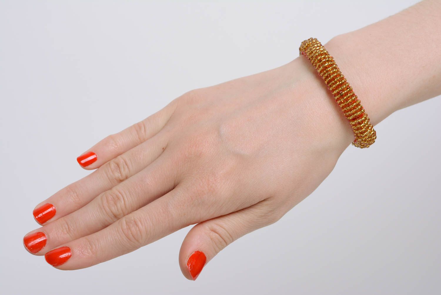 Bracelet en perles de rocaille fait main rouge avec jaune original pour femme photo 4