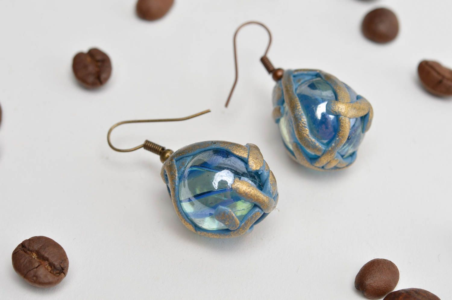 Серьги из стекла и полимерной глины красивые голубые с золотистым ручная работа фото 1