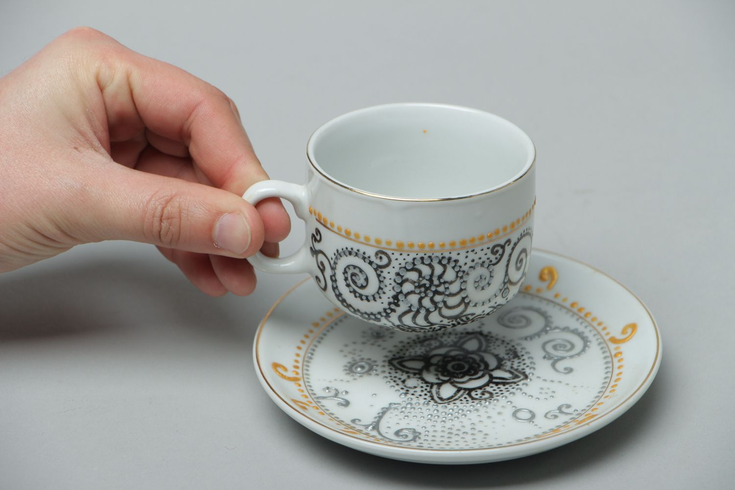 Красивая керамическая чашка с блюдцем ручной работы фото 4
