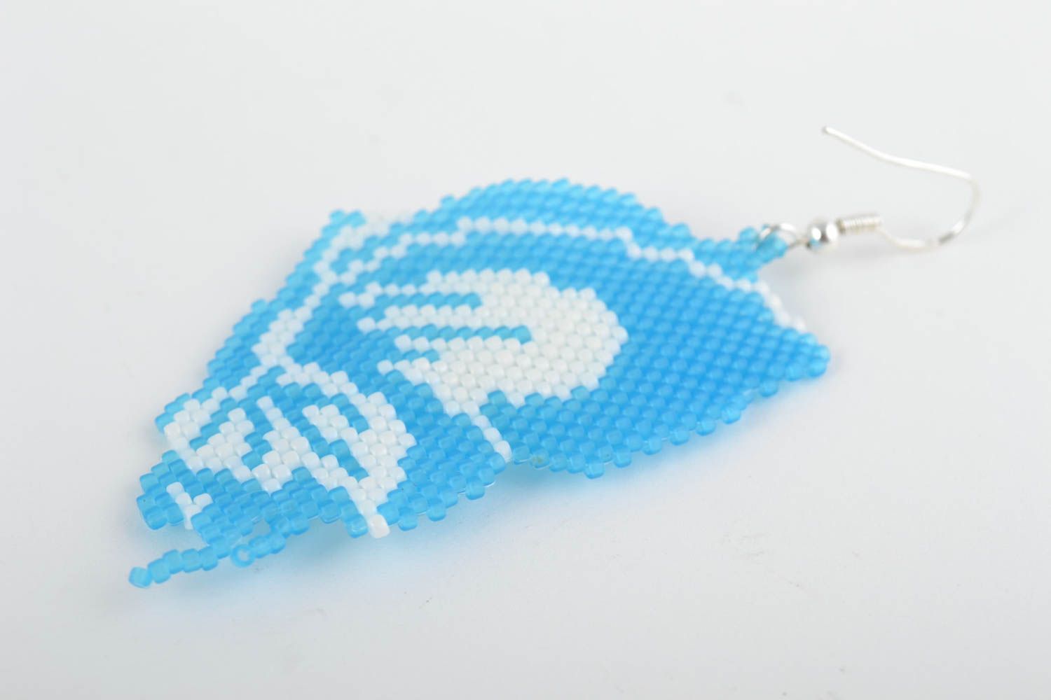 Pendientes de abalorios hechos a mano con forma de mariposas azules foto 3