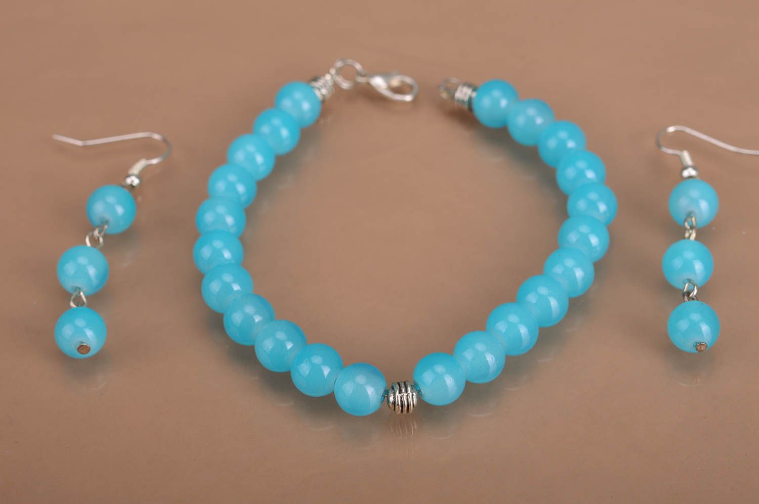 Ensemble de bijoux faits main bracelet et boucles d'oreilles perles bleus photo 8