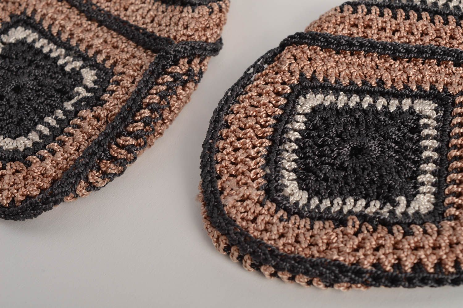 Pantoufles femme Chaussons fait main tricot crochet Accessoire femme design photo 4