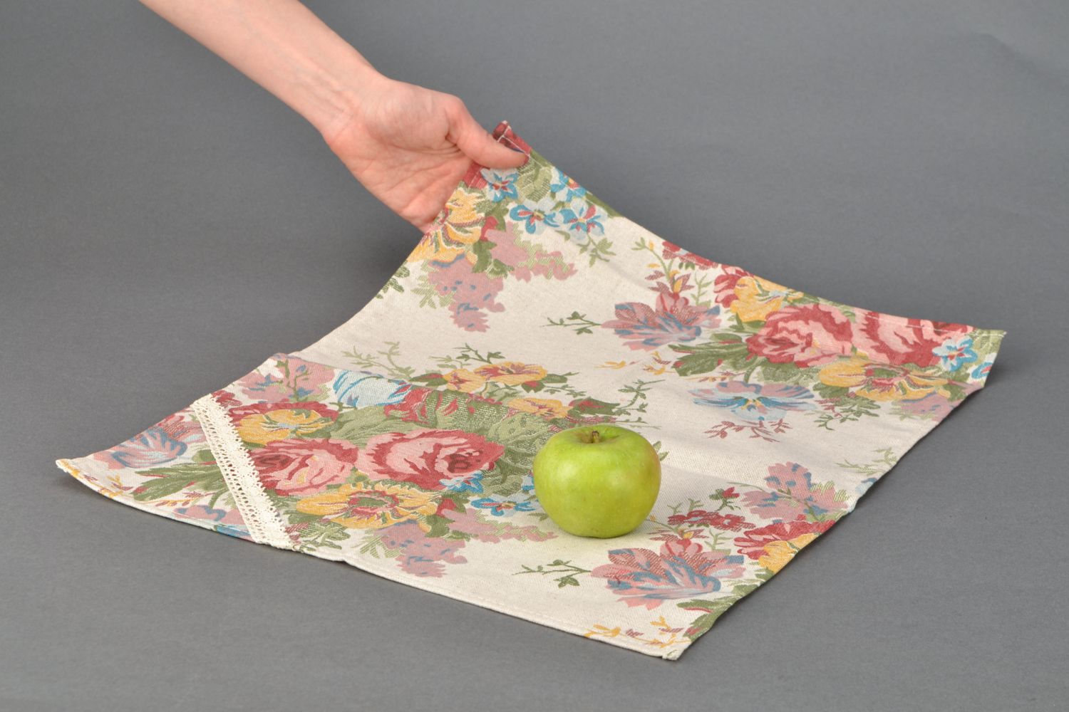 Napperon carré en tissu coloré avec dentelle décoratif fait main pour table photo 2