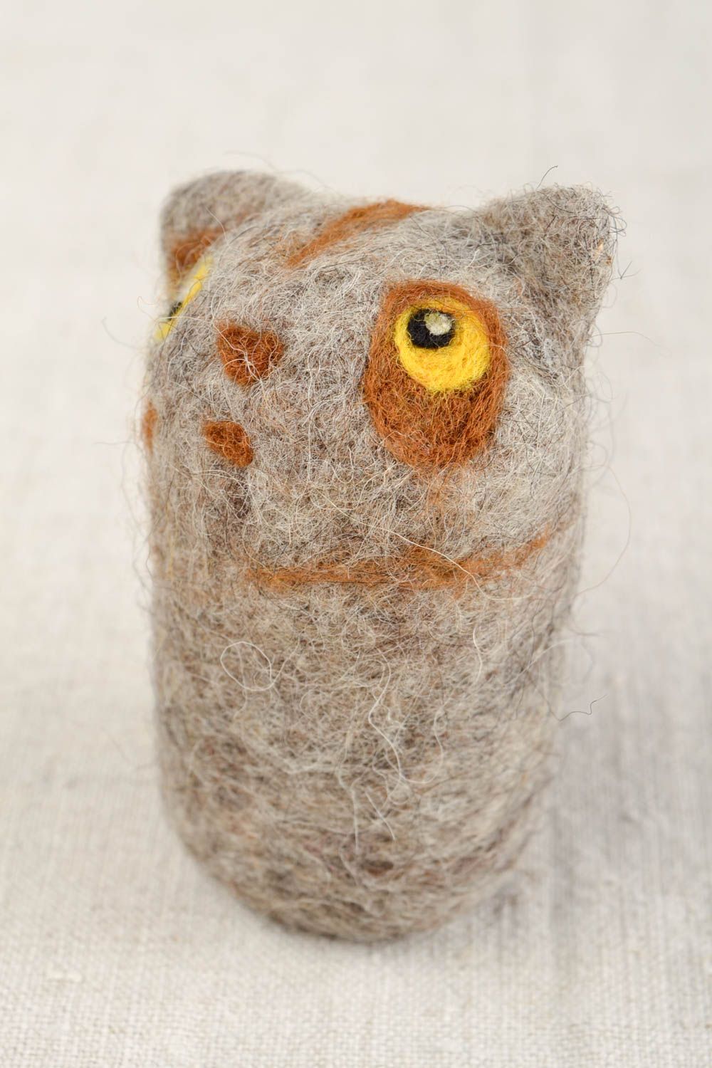Peluche chat gris-marron Jouet fait main en laine feutrée Cadeau enfant photo 1