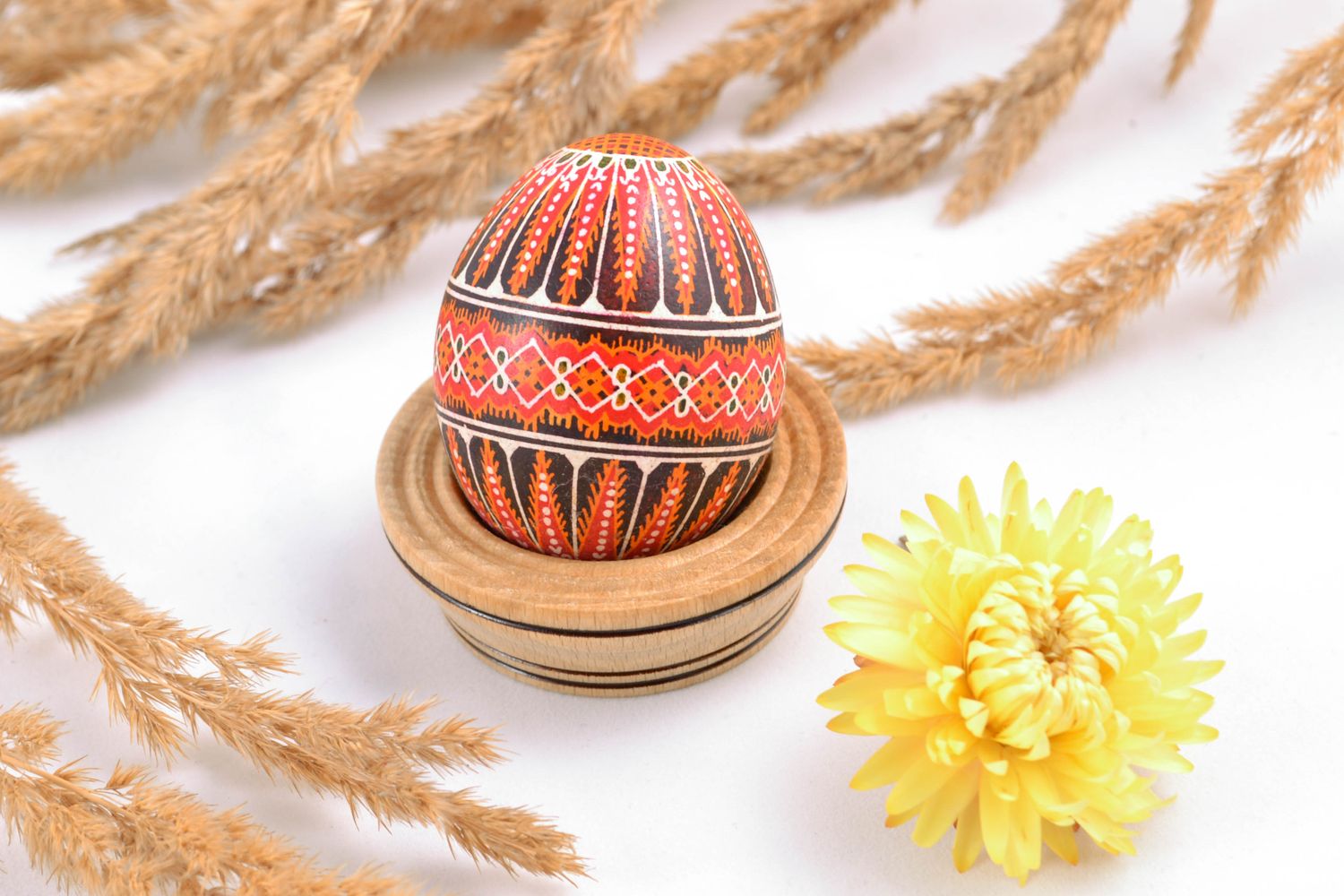 Huevo pintado para decoración de Pascua  foto 1