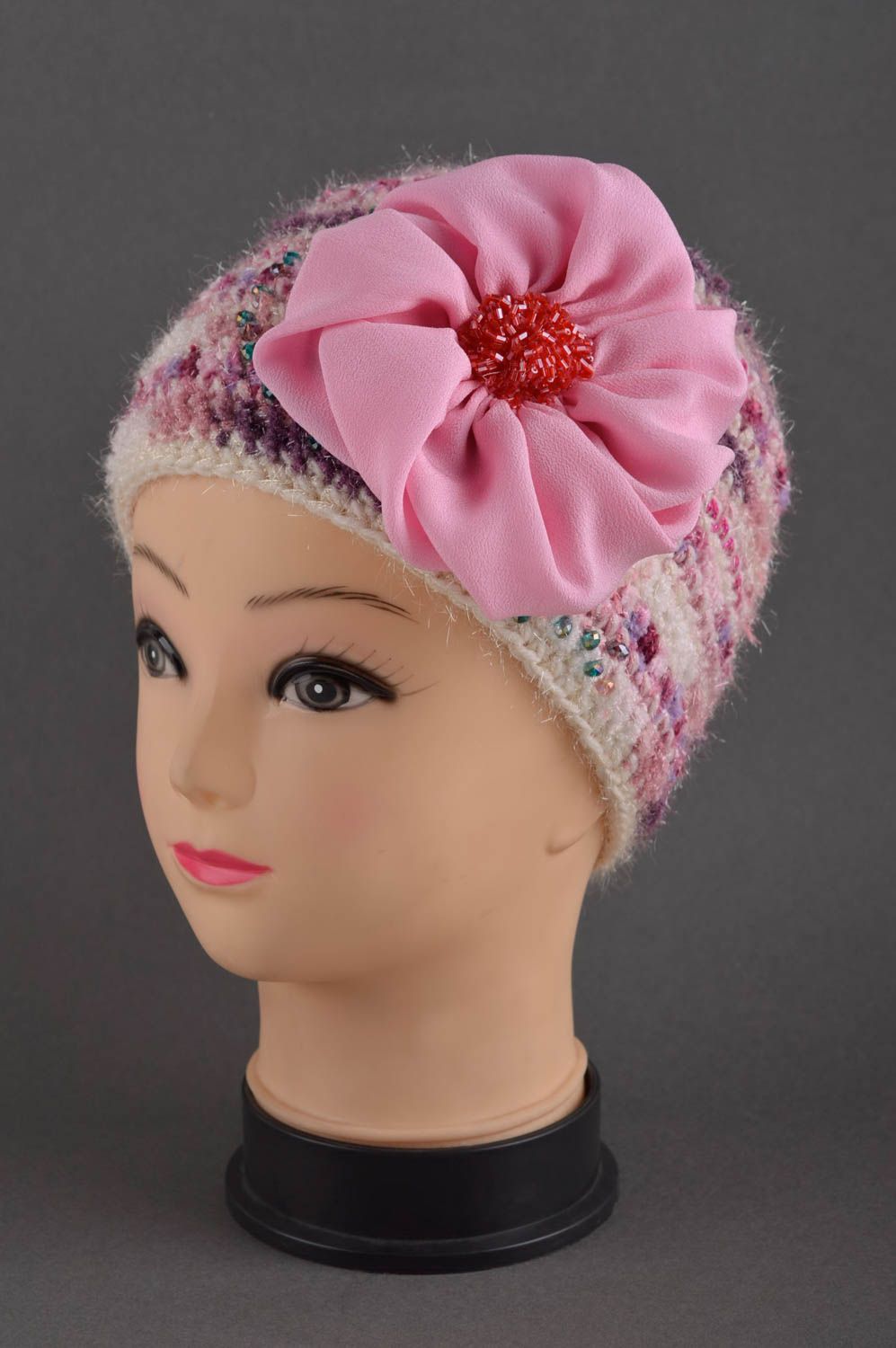 Chapeau tricot fait main Bonnet d'hiver grande fleur Vêtement pour femme design photo 1