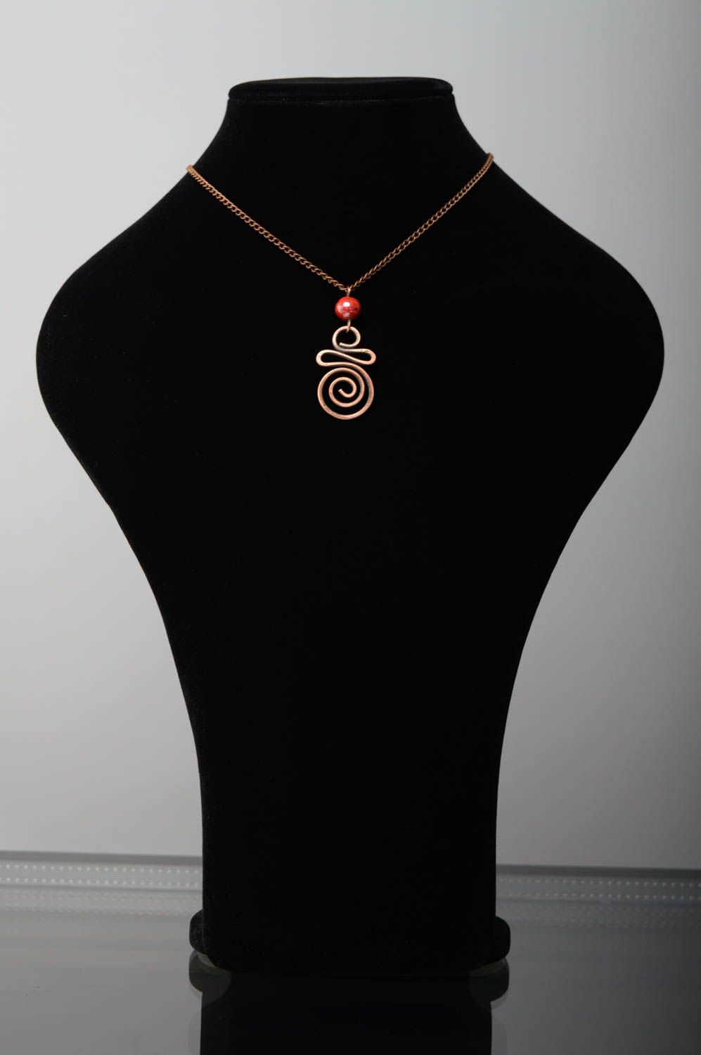 Twisted copper pendant with coral bead photo 3