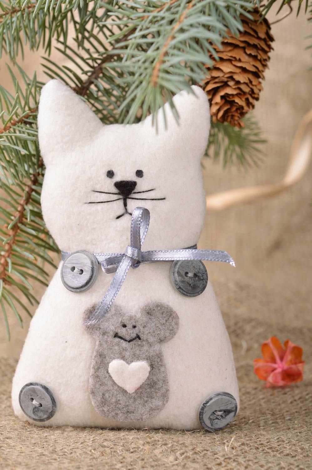 Kuscheltier Kater aus Stoff mit Maus für Kleinkinder handgeschaffen schön grell foto 1