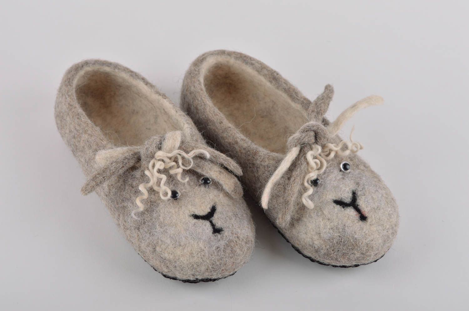 Handmade cute warm slippers woolen designer home shoes beautiful slippers photo 2