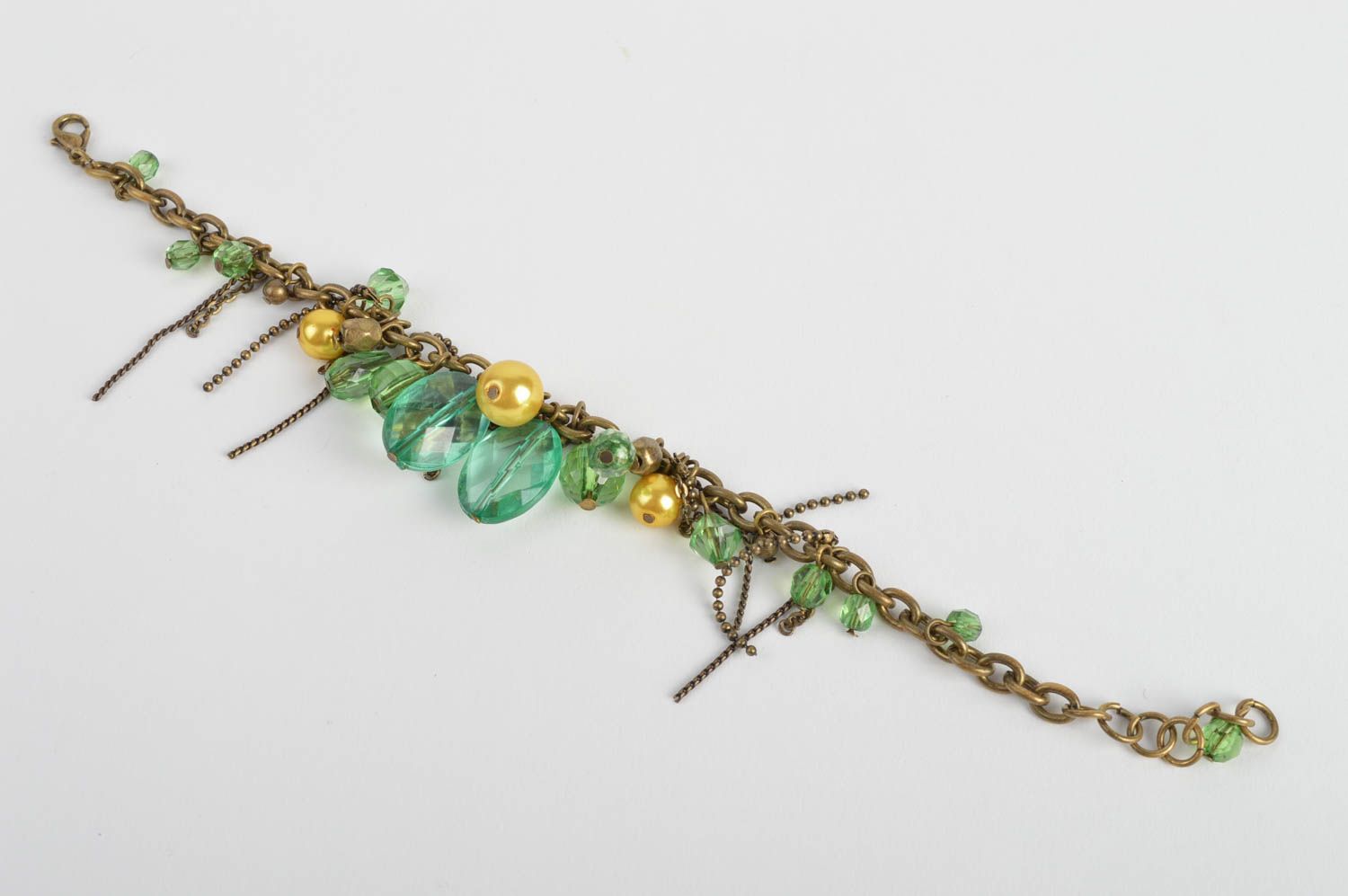 Bracelet en perles plastiques sur chaîne façon bronze fait main vert-jaune photo 6
