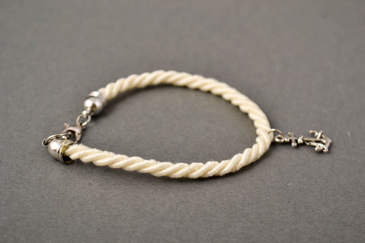 Bracelet textile blanc Bijou fait main ancre métallique Accessoire femme photo 5