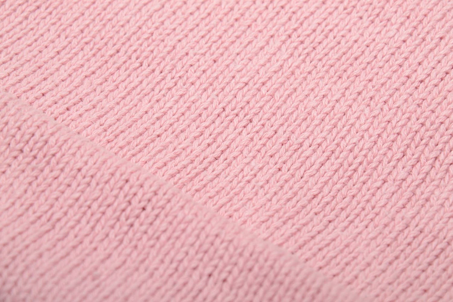 Bonnet tricoté en laine rose fait main photo 4