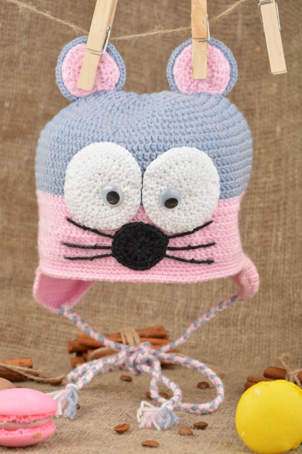 Вязаная шапка крючком красивая в виде мышки детская серая с розовым хэнд мейд фото 1