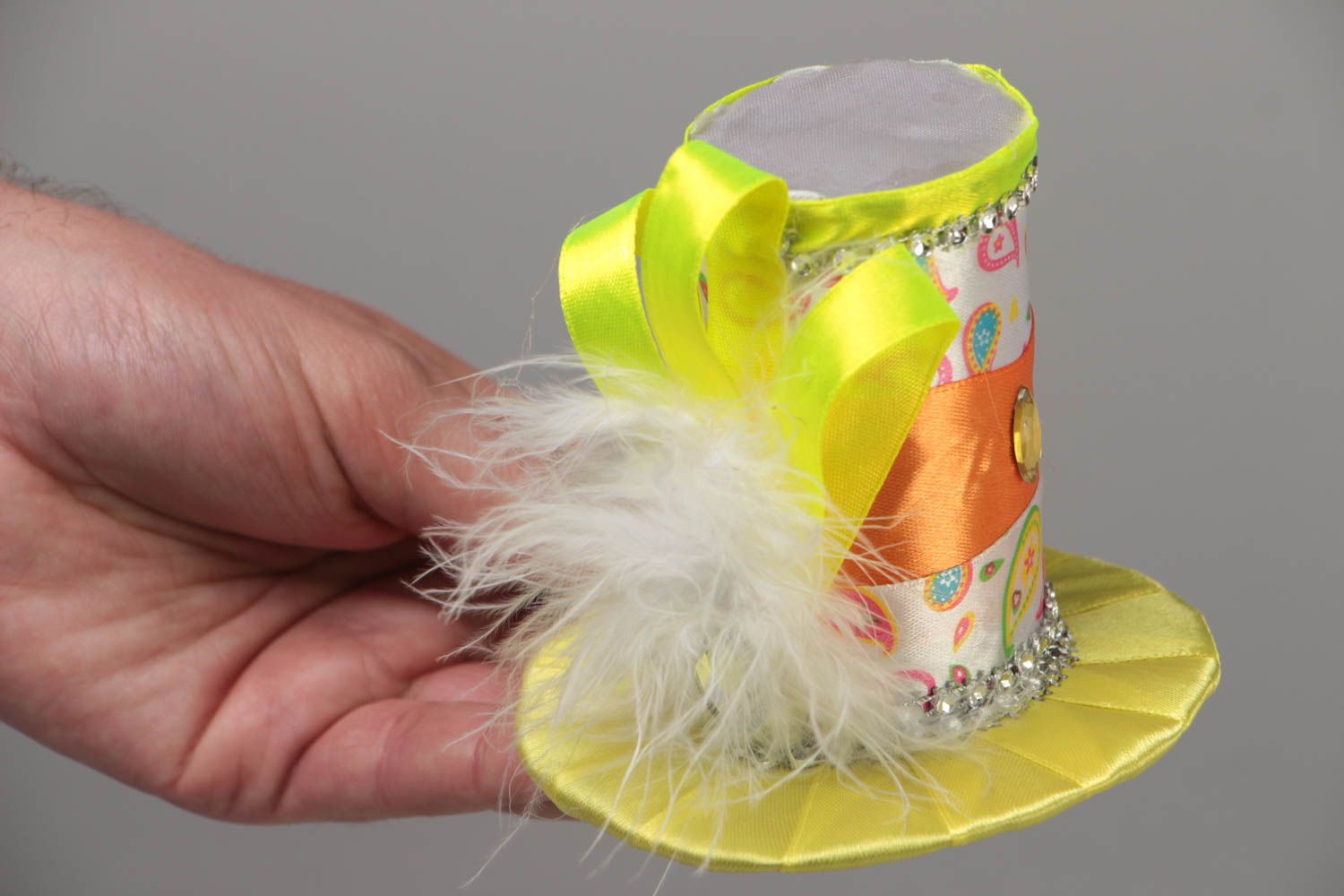Handmade decorative hair clip with small yellow top hat with beads and feathers photo 5