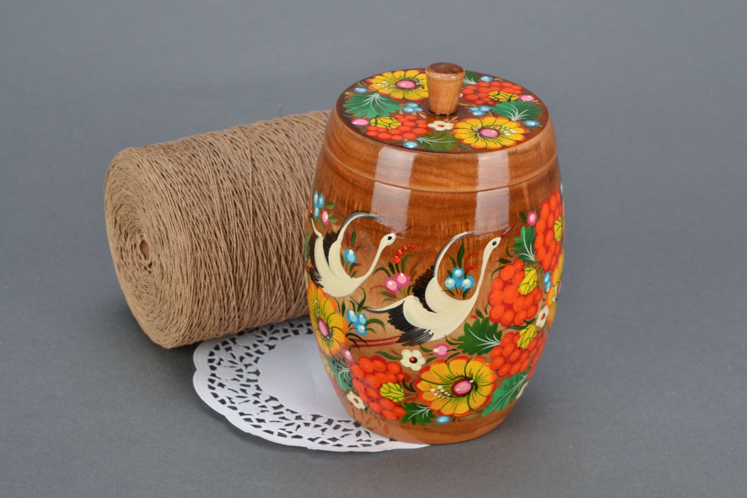 Wooden pot with oil painting photo 1