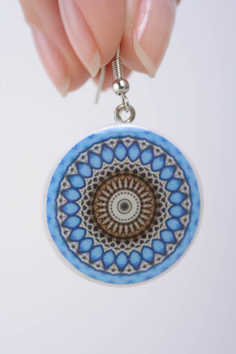 Pendientes de arcilla polimérica artesanales azules con ornamento decoupage  foto 4