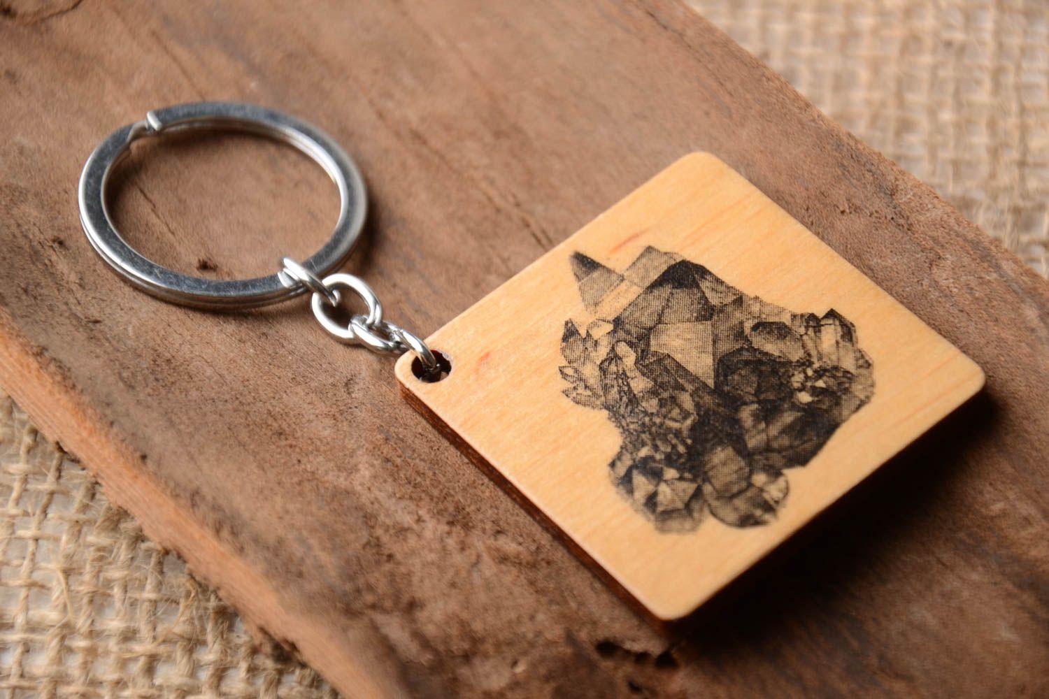 Porte-clé en bois Porte-clef fait main carré en serviettage Cadeau original photo 1
