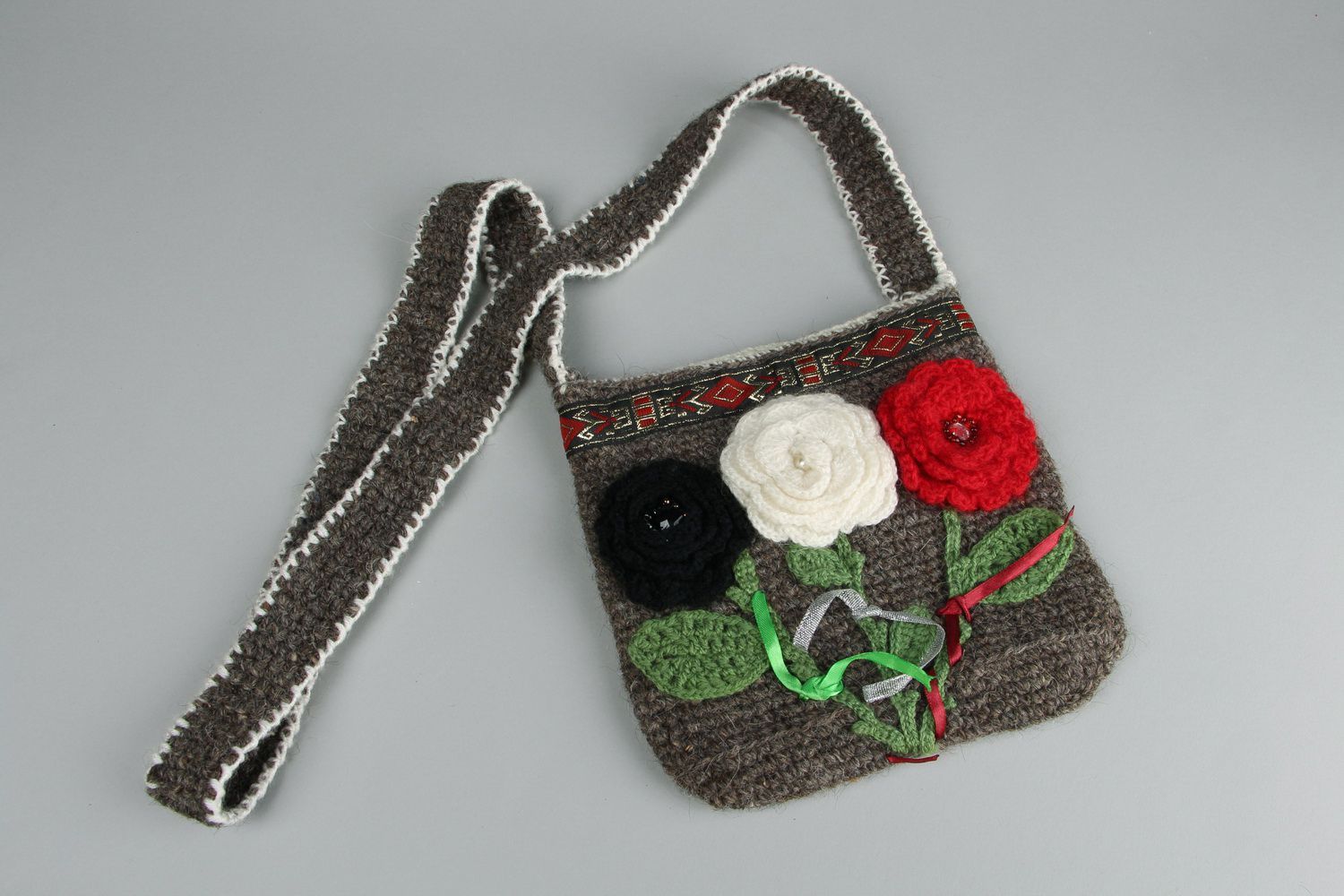 Crocheted purse Roses photo 1
