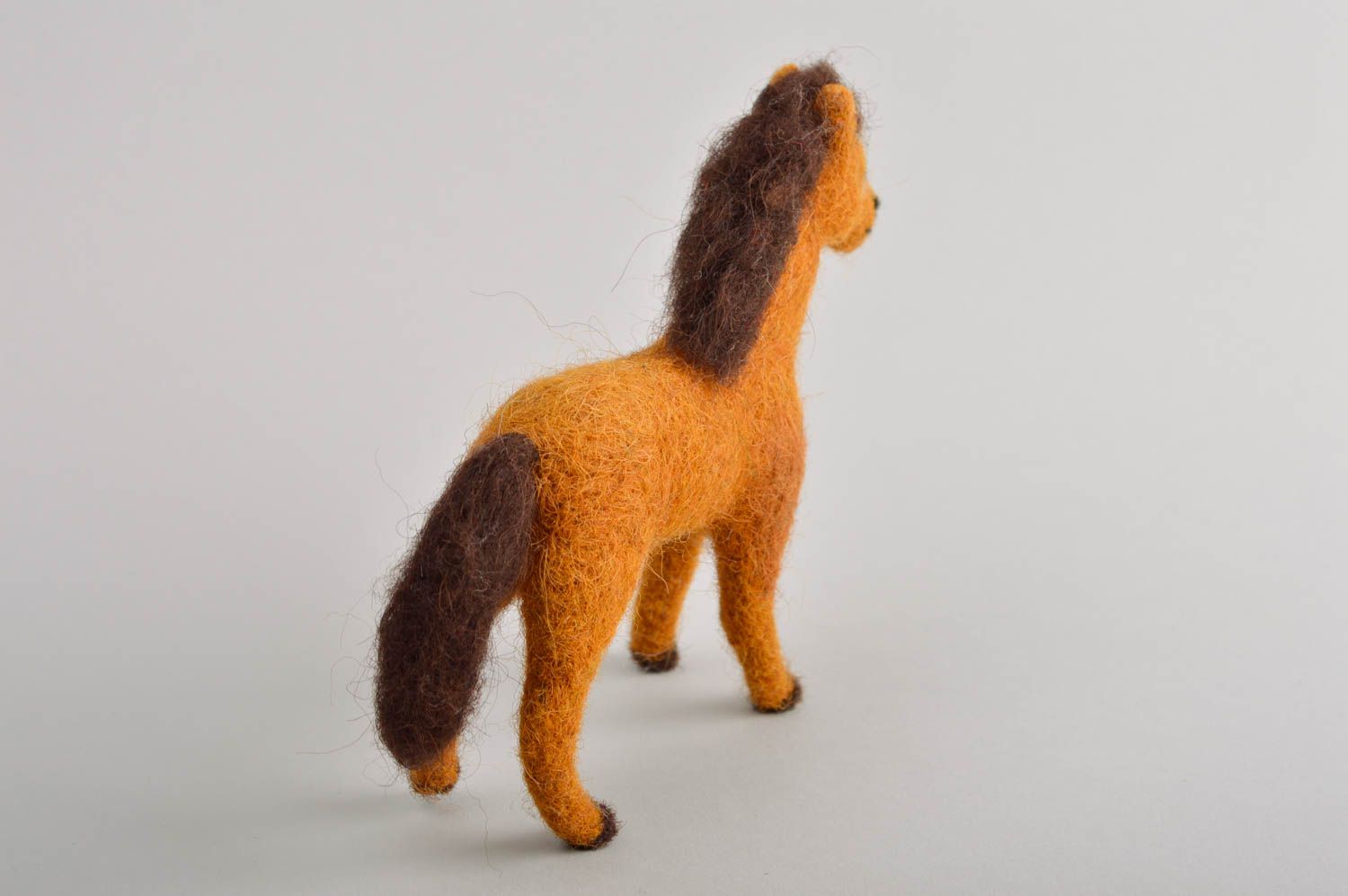 Peluche cheval marron Jouet fait main en laine feutrée Cadeau pour enfant photo 4