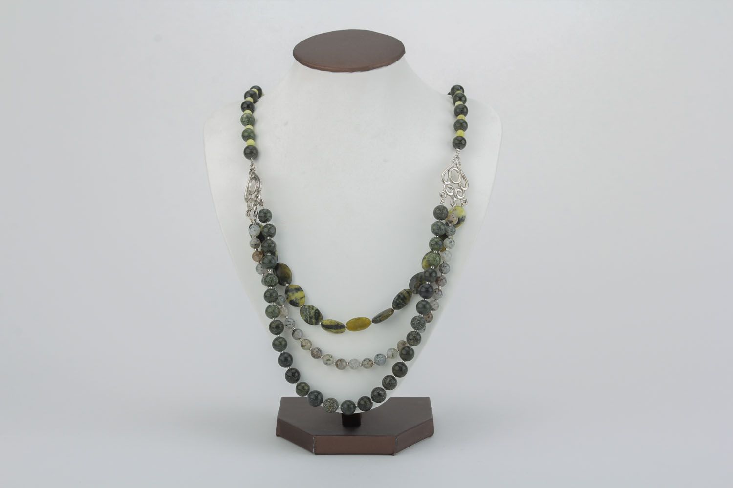 Necklace with natural stones photo 1