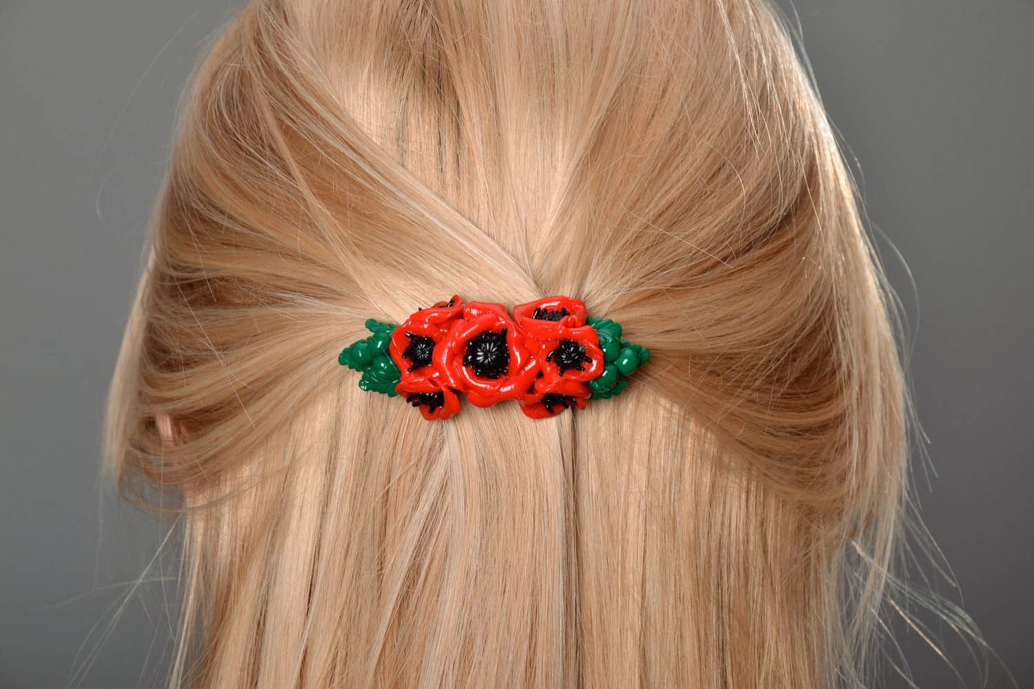 Handgemachte Haarspange mit roten Blumen aus Polymerton foto 1