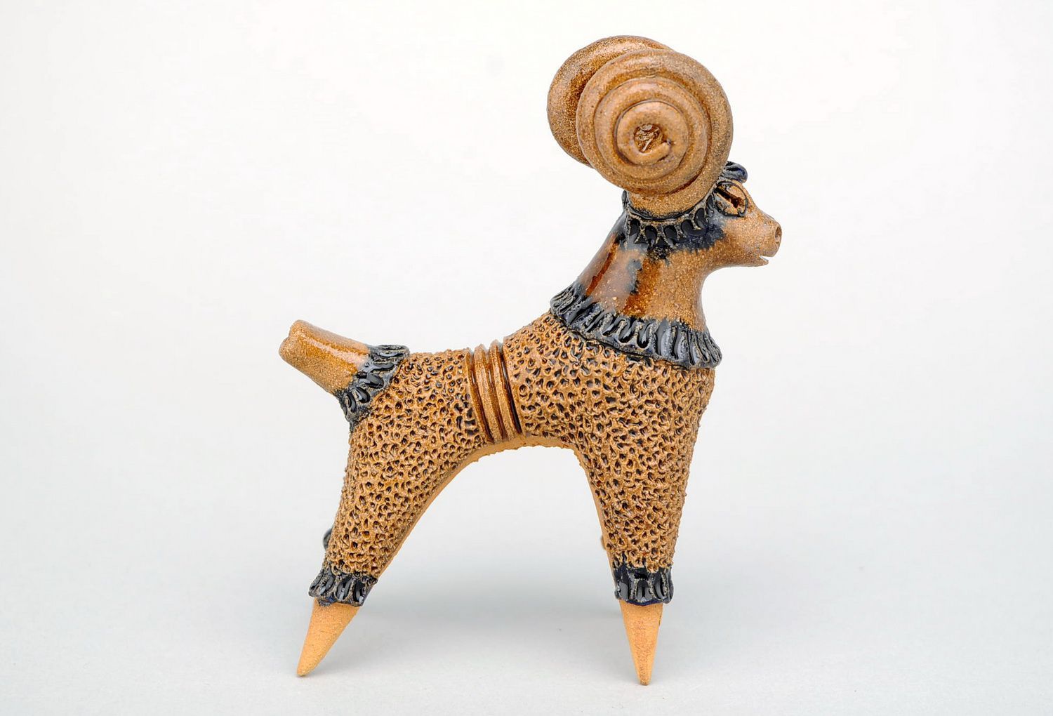 Свистулька-баранец глиняная фото 4