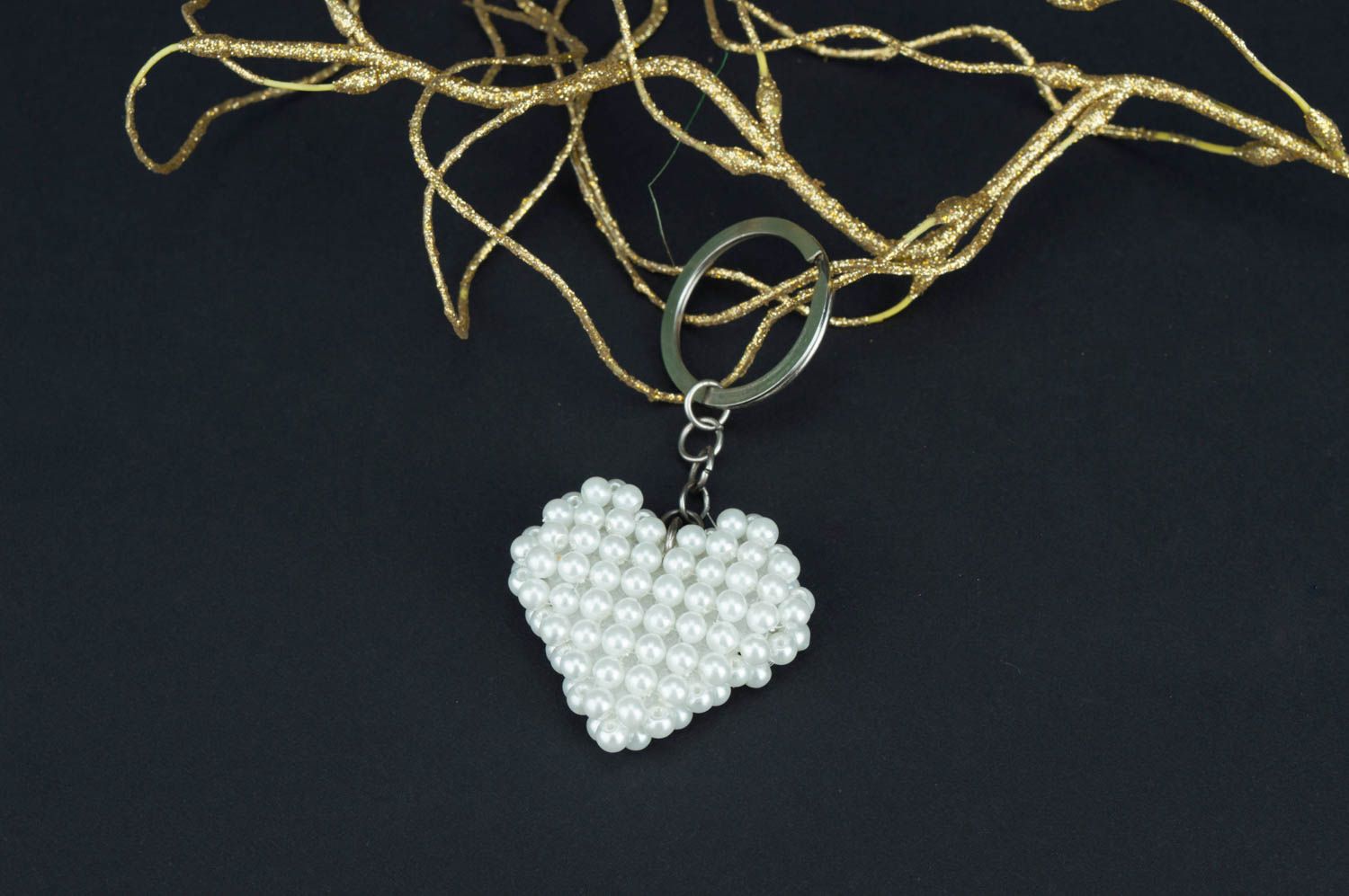 Porte-clefs coeur blanc fait main en perles de rocaille Accessoire design photo 1