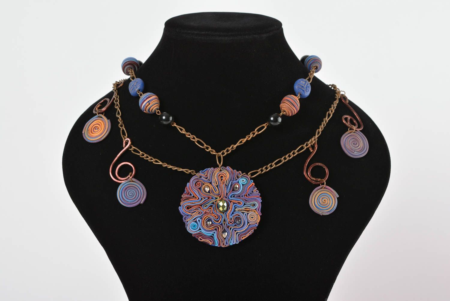 Ожерелье из полимерной глины и акриловых бусин фиолетовое ручной работы фото 2