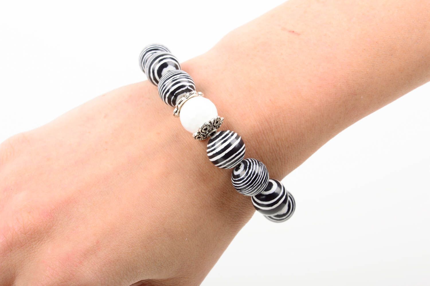 Handmade modisches Armband Designer Schmuck Accessoires für Frauen aus Steinen foto 2