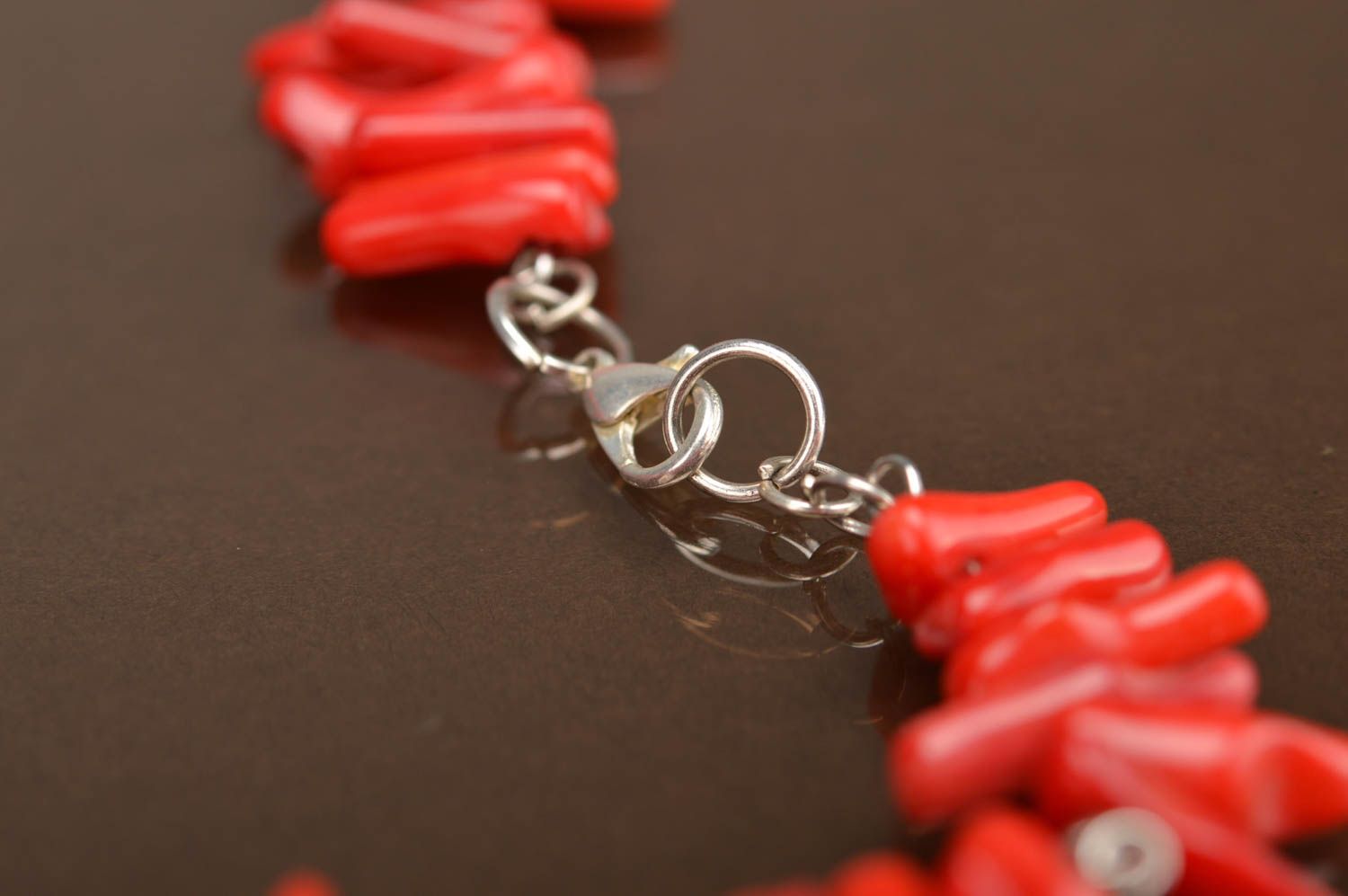 Handgemachte künstlerische Halskette mit Korallen in Rot schön elegant für Damen foto 3