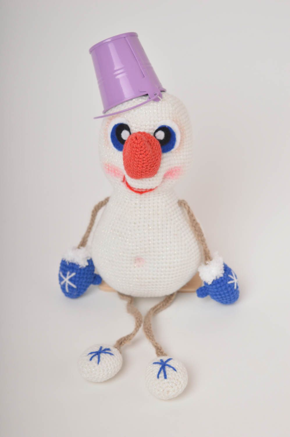 Handmade gehäkelter Schneemann ausgefallenes Spielzeug Geschenk Idee für Kinder foto 3
