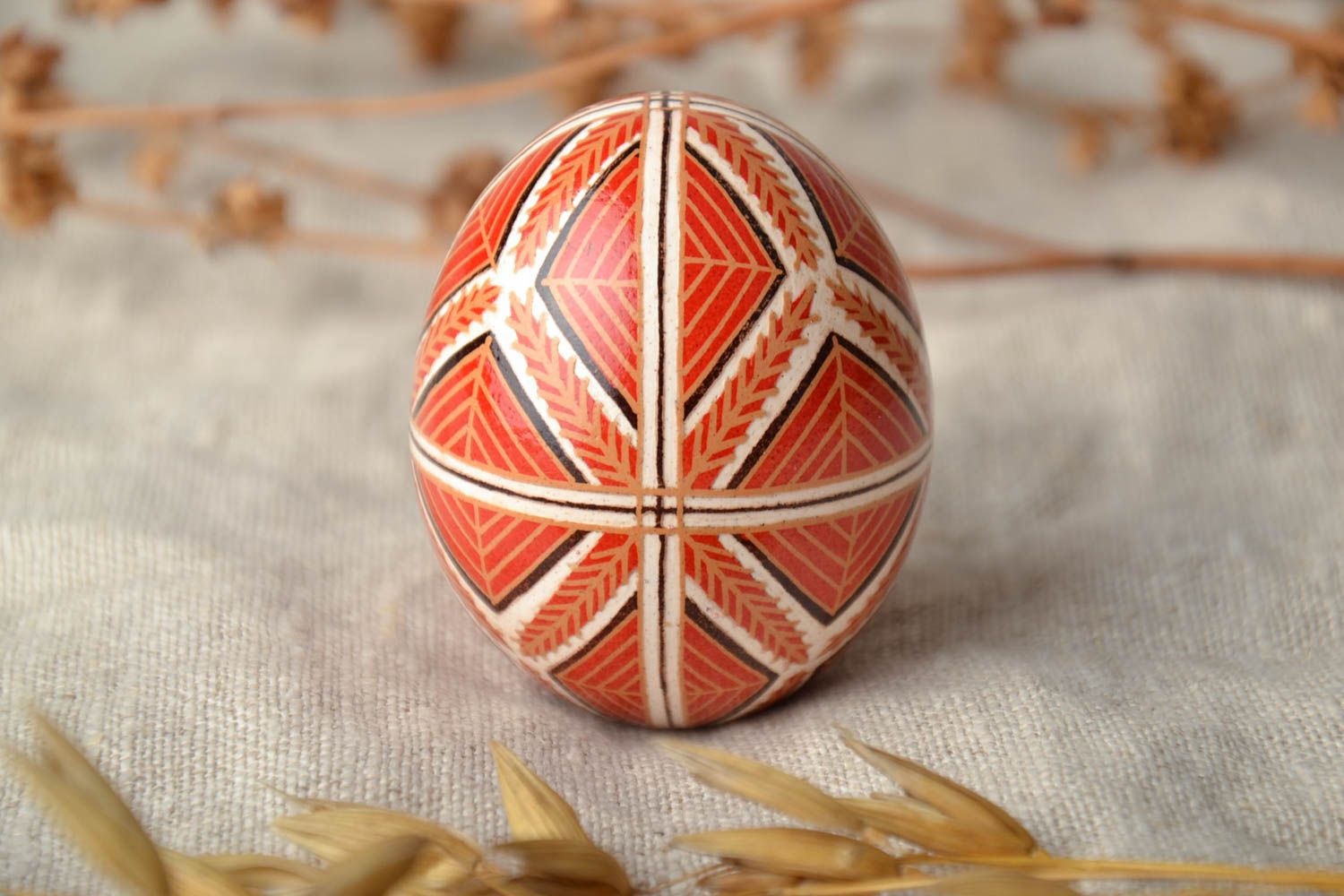 Oeuf de Pâques peint avec épis de blé fait main rouge décoratif original photo 1