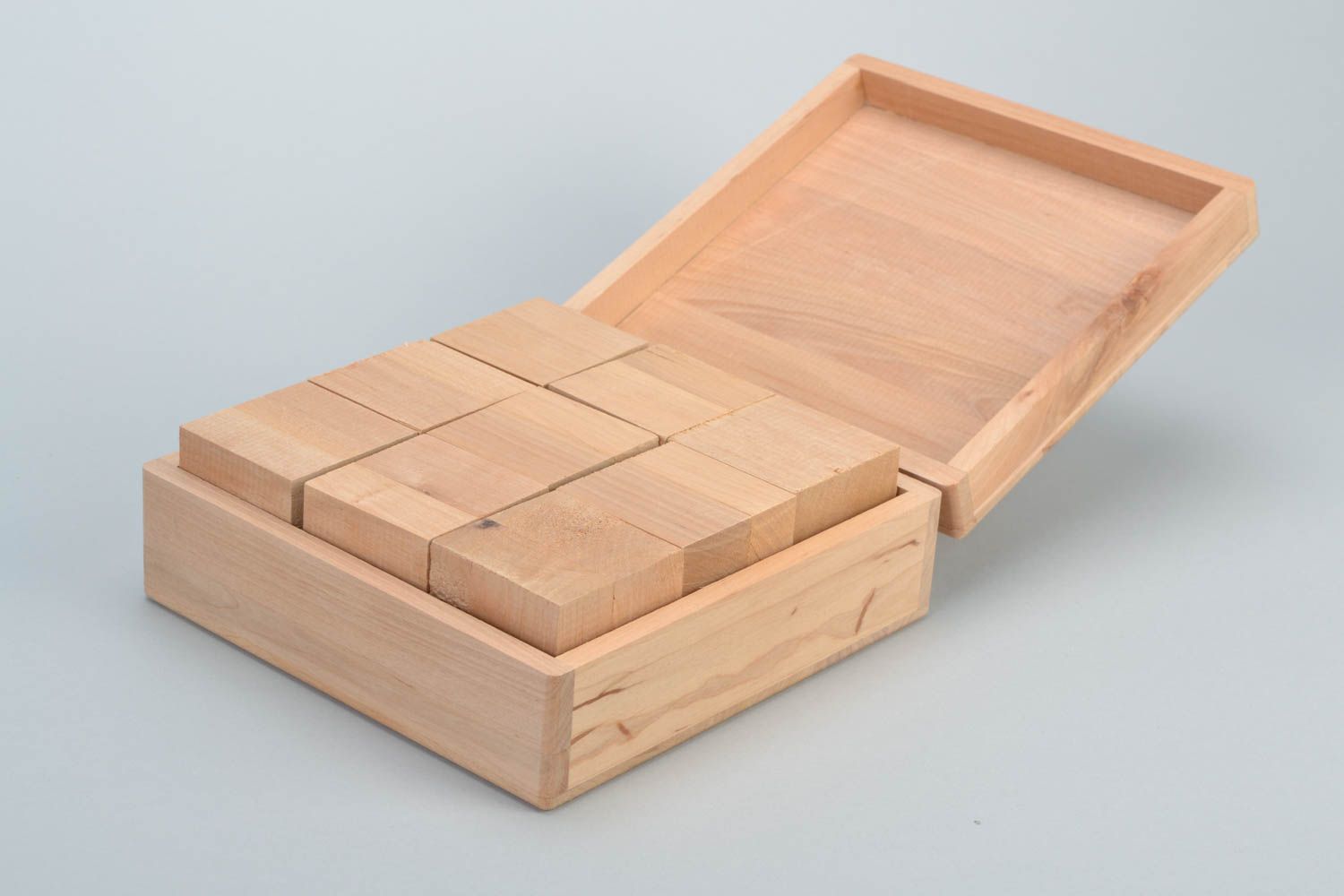 Semilavorato da decorare fatto a mano a forma di scatola con cubetti di legno foto 3