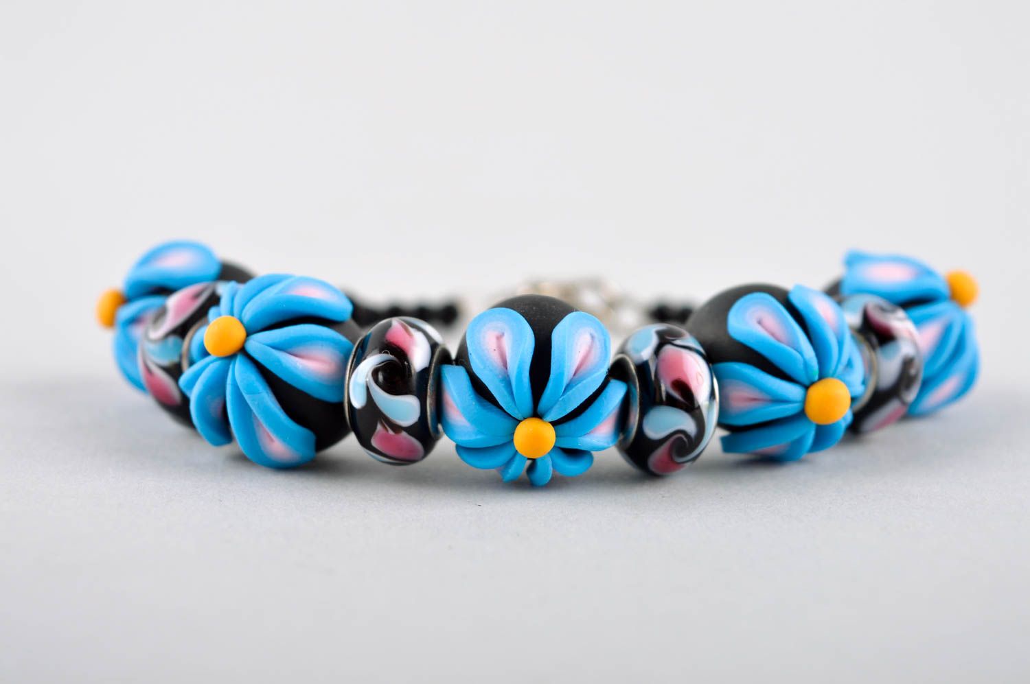 Bracelet floral Bijou fait main en pâte polymère bleu-noir Cadeau pour femme photo 3