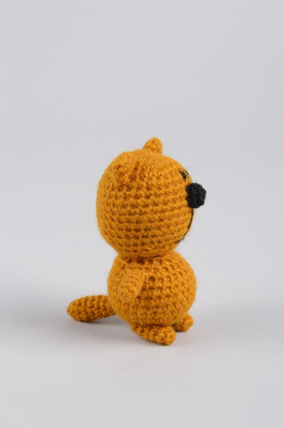 Juguete hecho a mano muñeco artesanal tejido regalo original gatito marrón foto 3