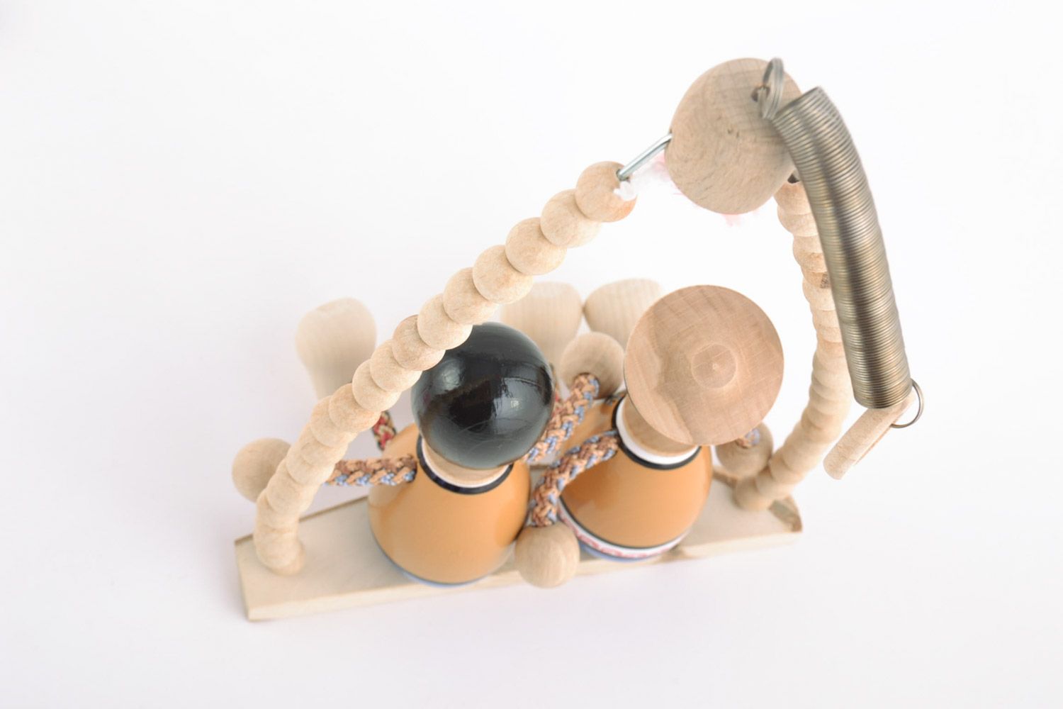 Künstler Öko Spielzeuge aus Holz auf der Bank mit Bemalung handmade für Kleinkinder foto 4