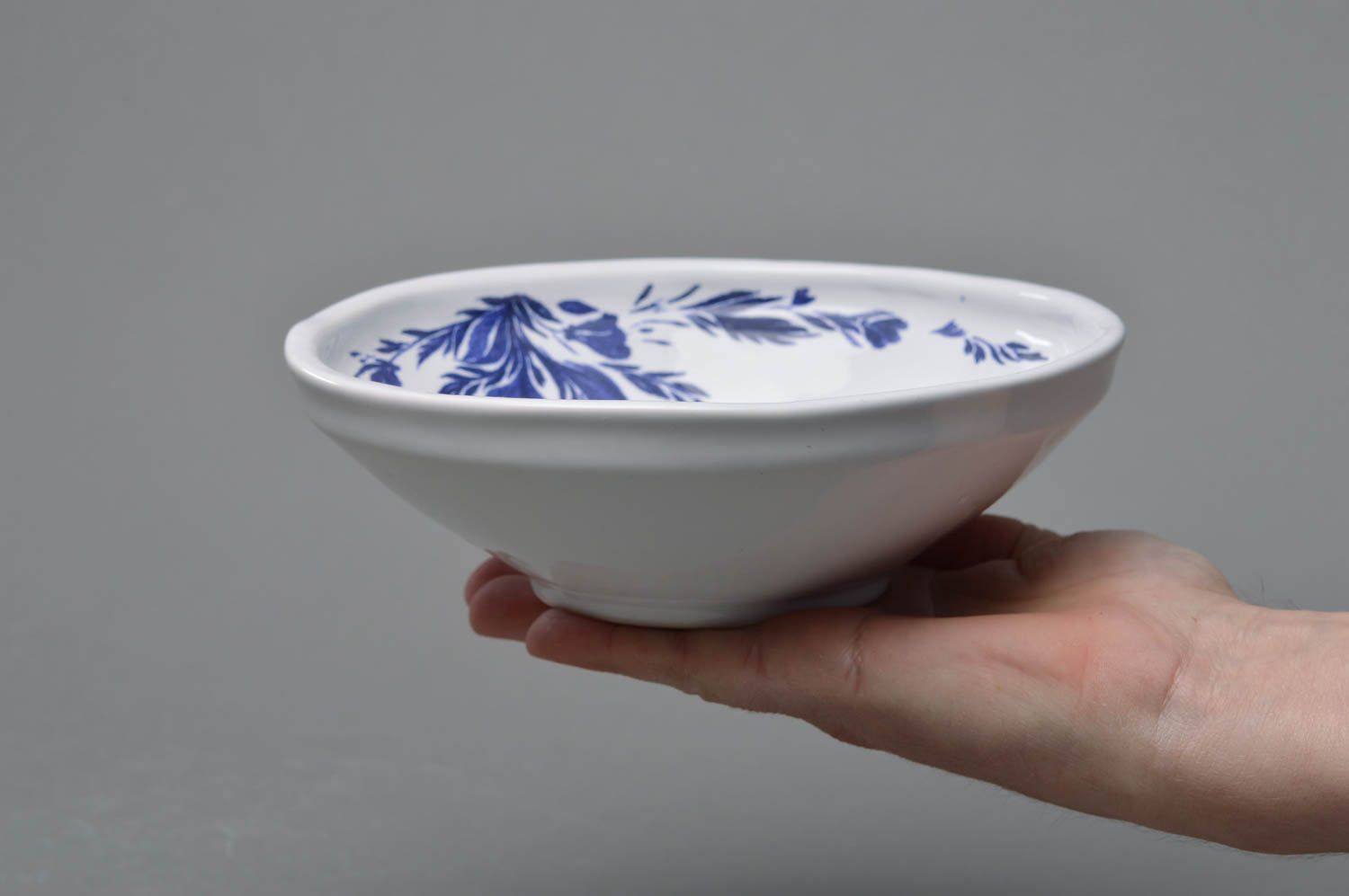 Bol blanc en porcelaine peint avec ornements bleus fait main à soupe design photo 4