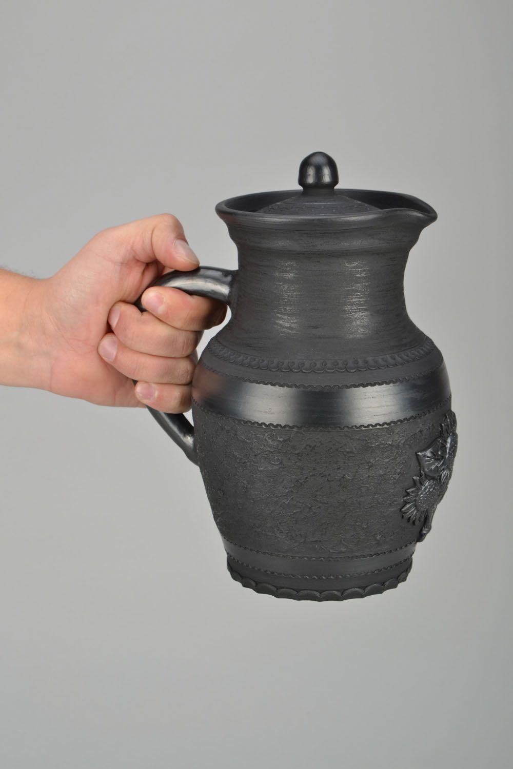 45 oz ceramic black color pitcher with handle and lid with molded floral decoration 2,1 lb photo 2