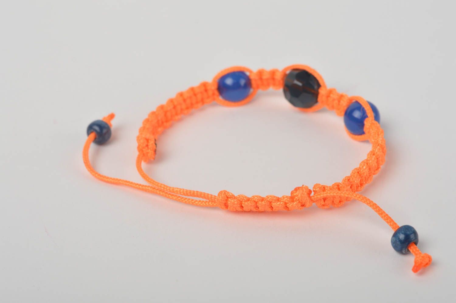 Bracelet fils Bijou fait main orange tressé perles plastiques Cadeau femme photo 5