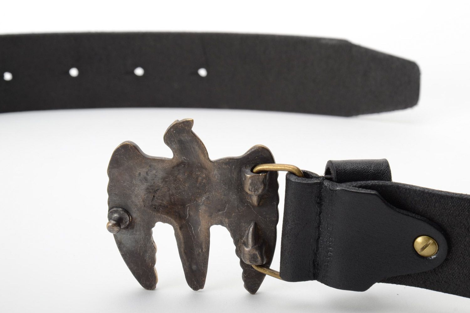 Cinturón de cuero natural negro hecho a mano con hebilla de metal águila foto 4