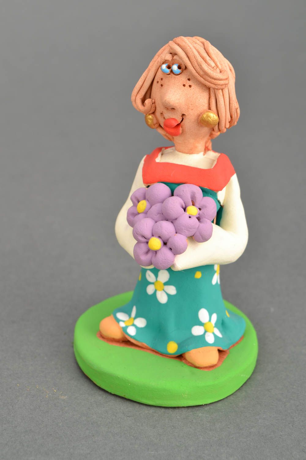 Keramik Figur Frau mit Strauß foto 3