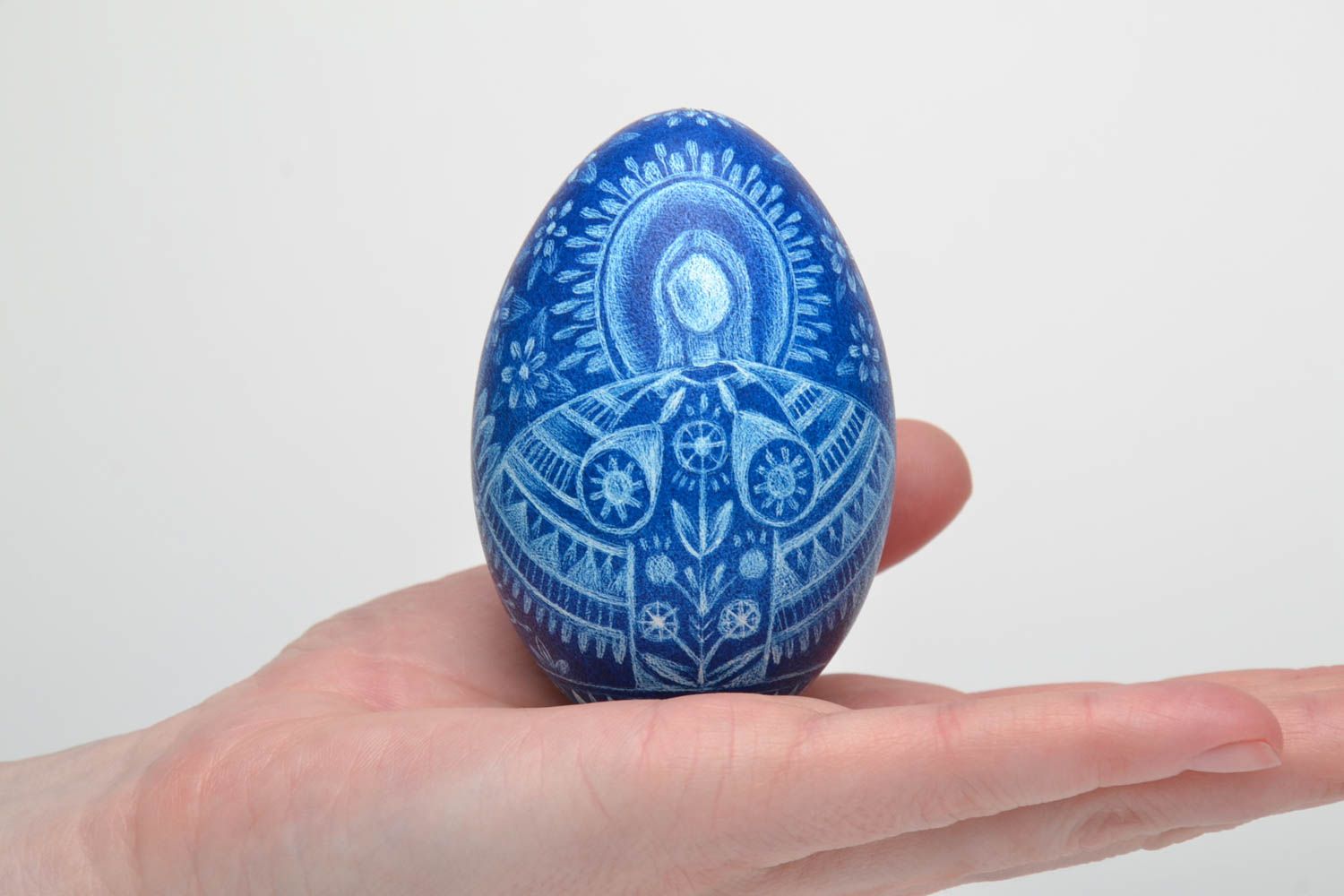 Oeuf décoratif de Pâques bleu original fait main Ange clair photo 5