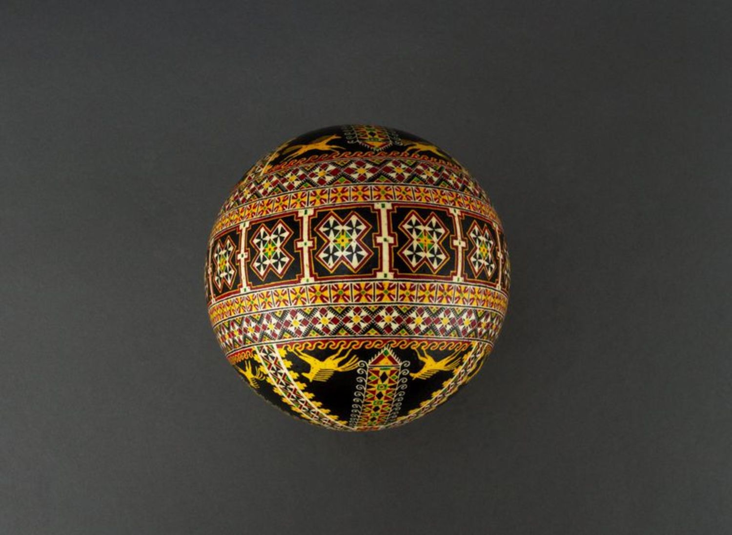 Pysanka made of ostrich egg photo 4