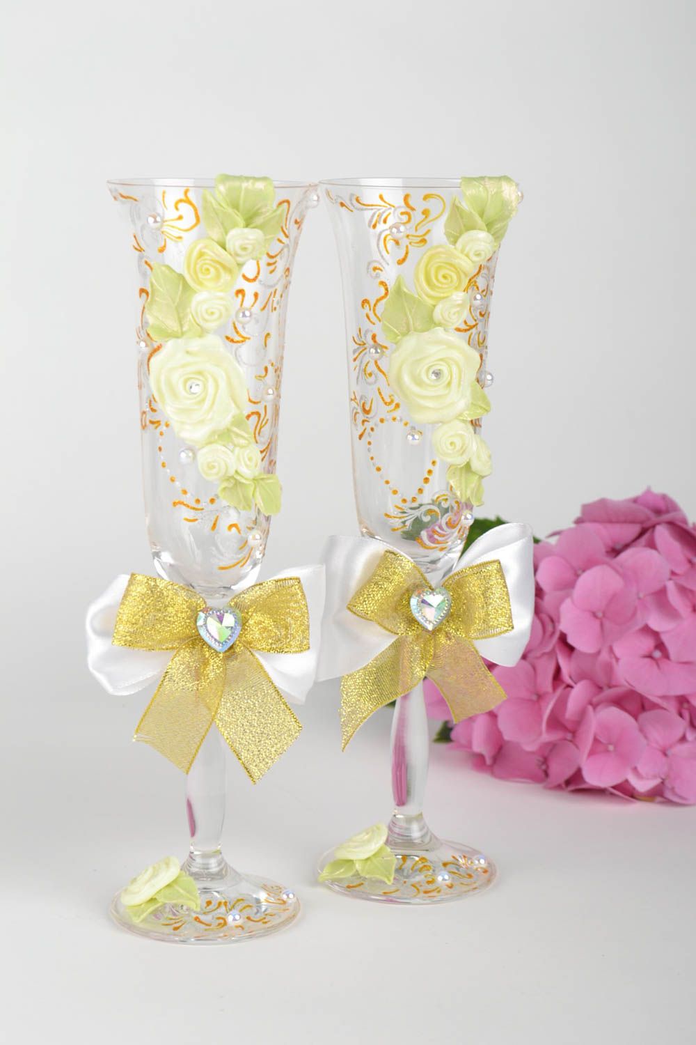 Красивые свадебные бокалы с бантиком и цветами набор 2 шт 170 мл ручной работы фото 1