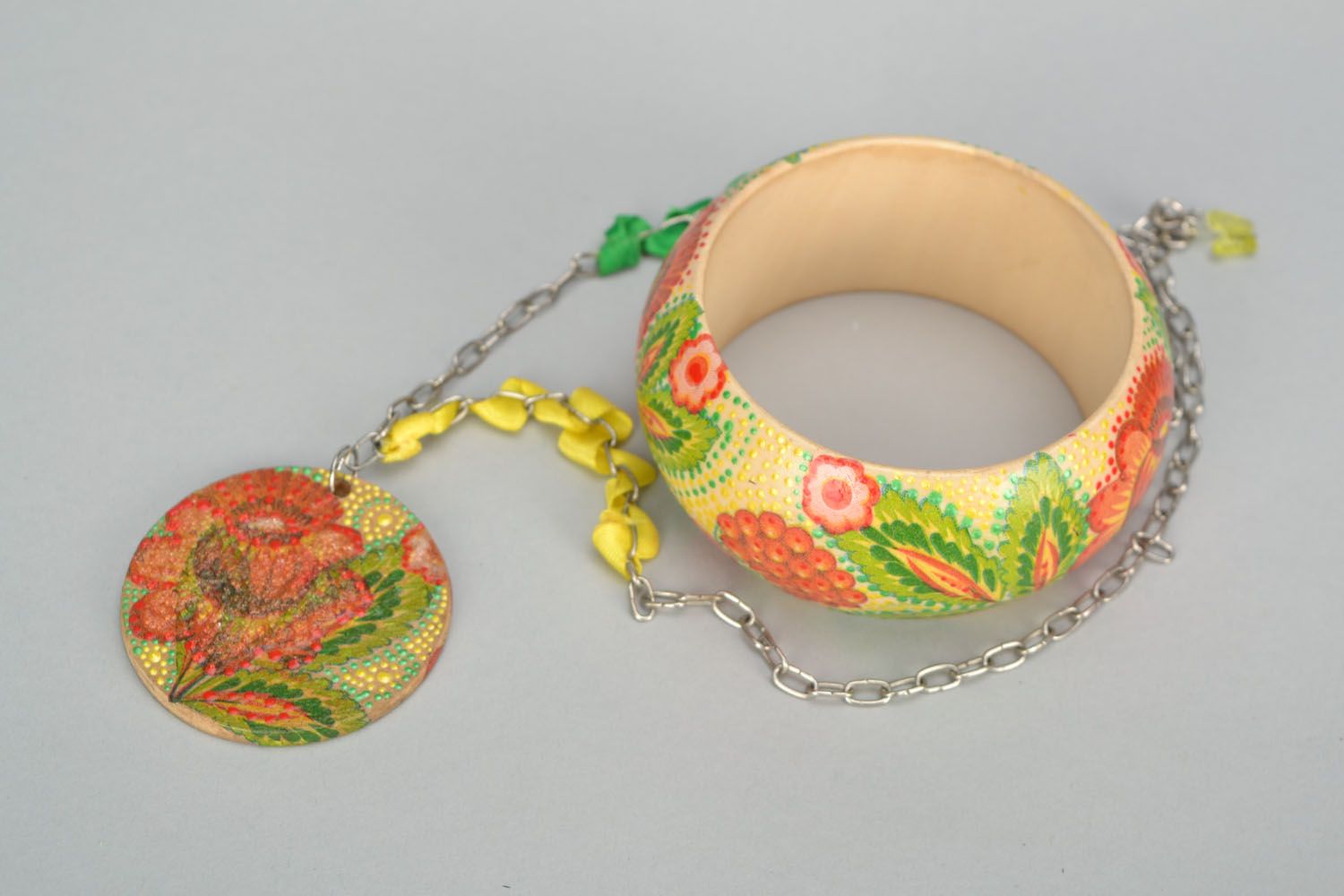 Ensemble de bijoux en bois bracelet et pendentif photo 2