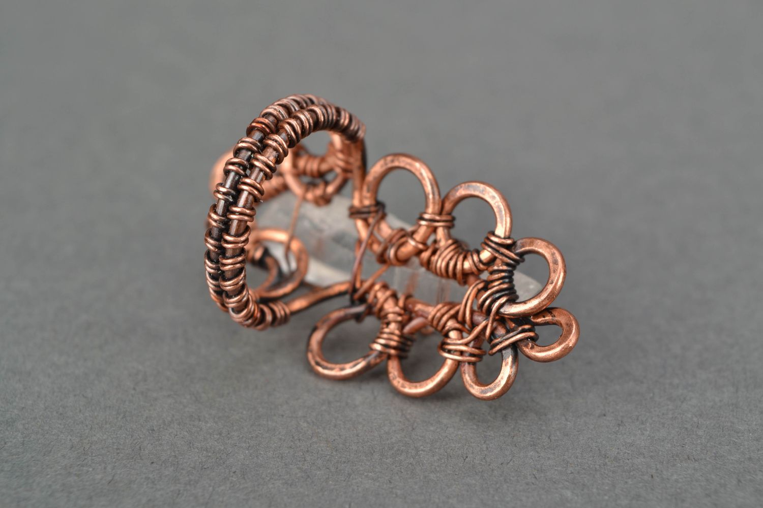 Кольцо в технике wire wrap медное с кварцем фото 4