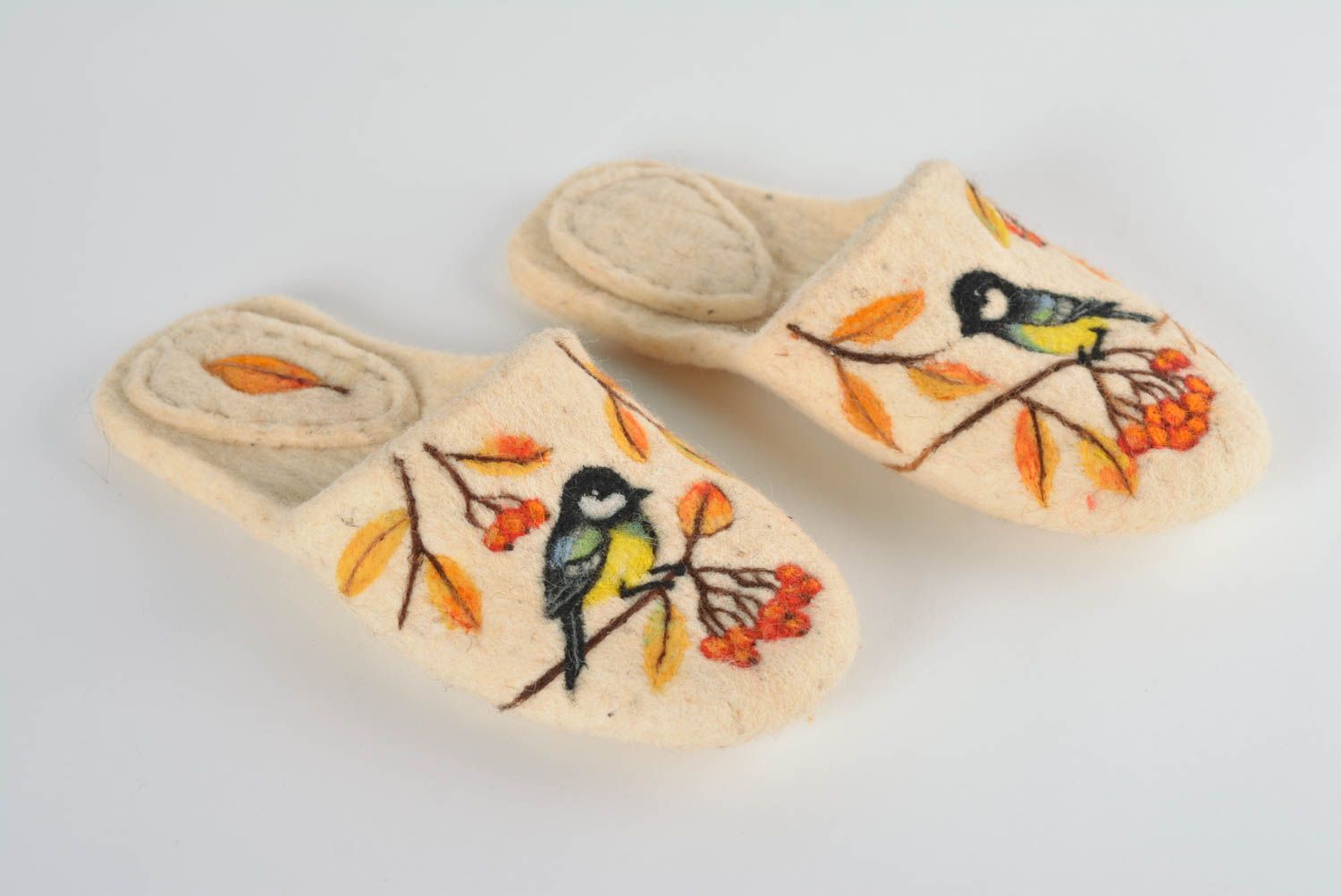 Schöne Hausschuhe handmade Accessoire für Frauen Damen Pantoffeln aus Filz  foto 1
