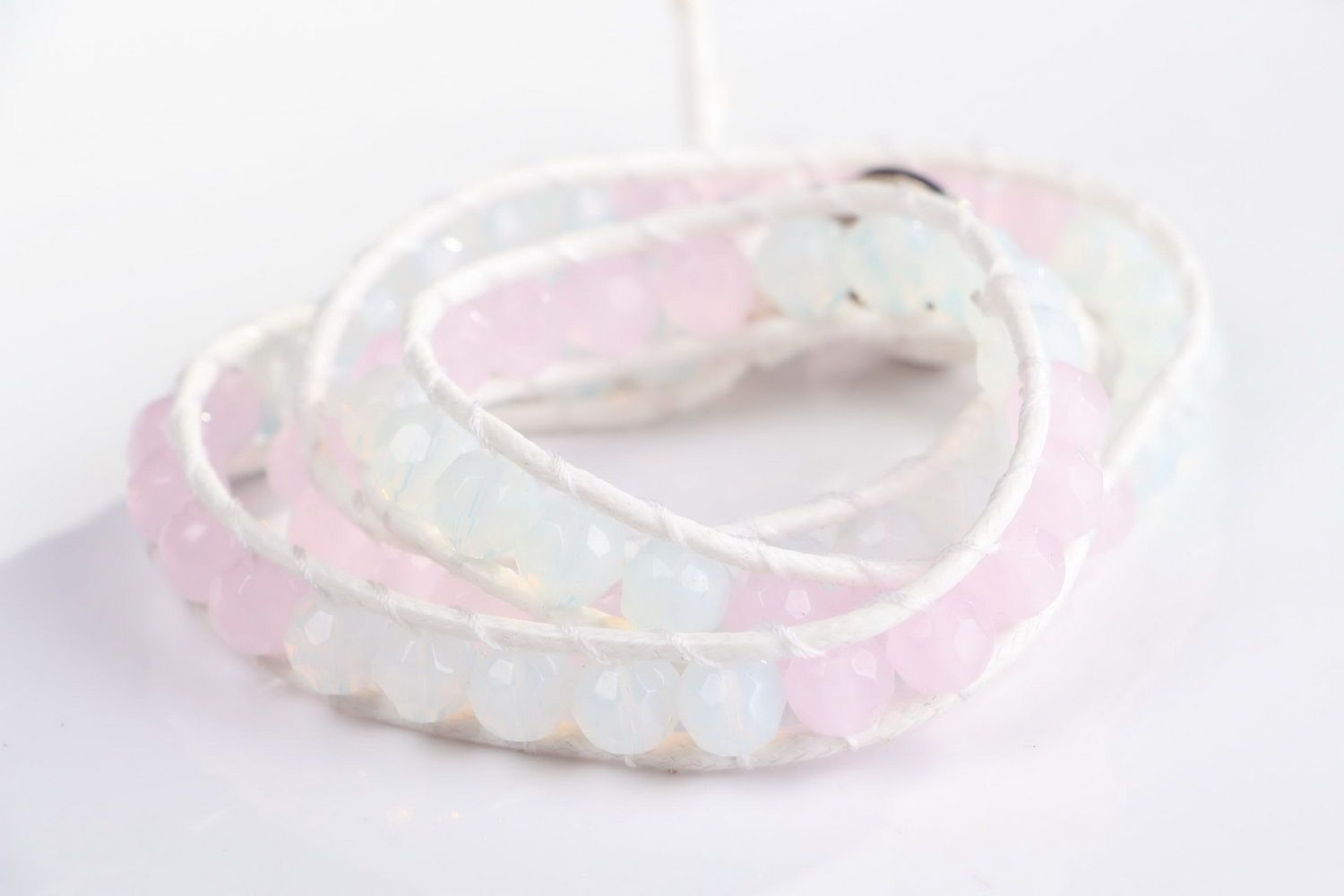 Handmade Armband aus rosa Quarz und Mondstein foto 3