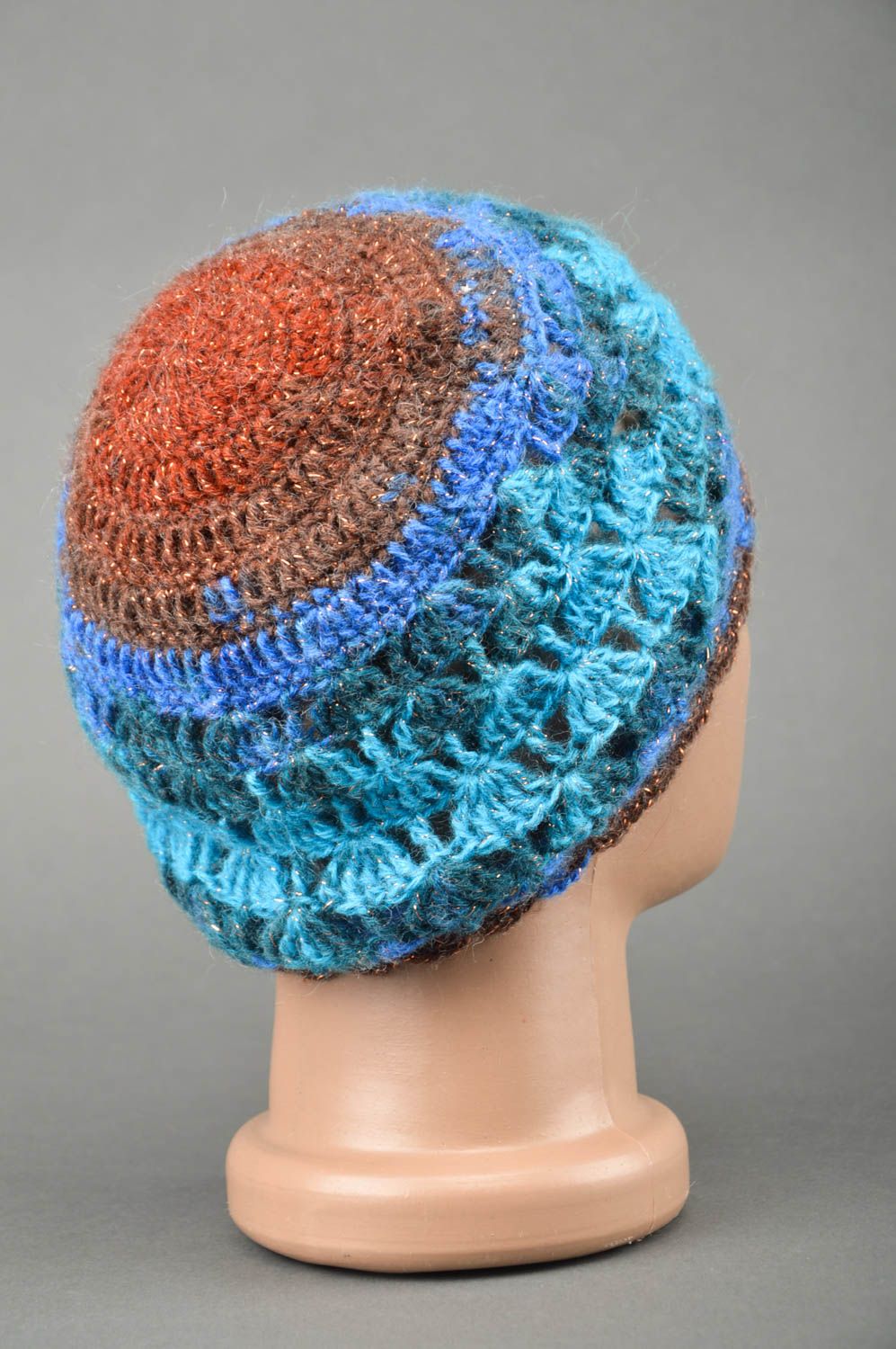Bonnet tricoté au crochet Bonnet fait main en laine bleu-marron Vêtement femme photo 5