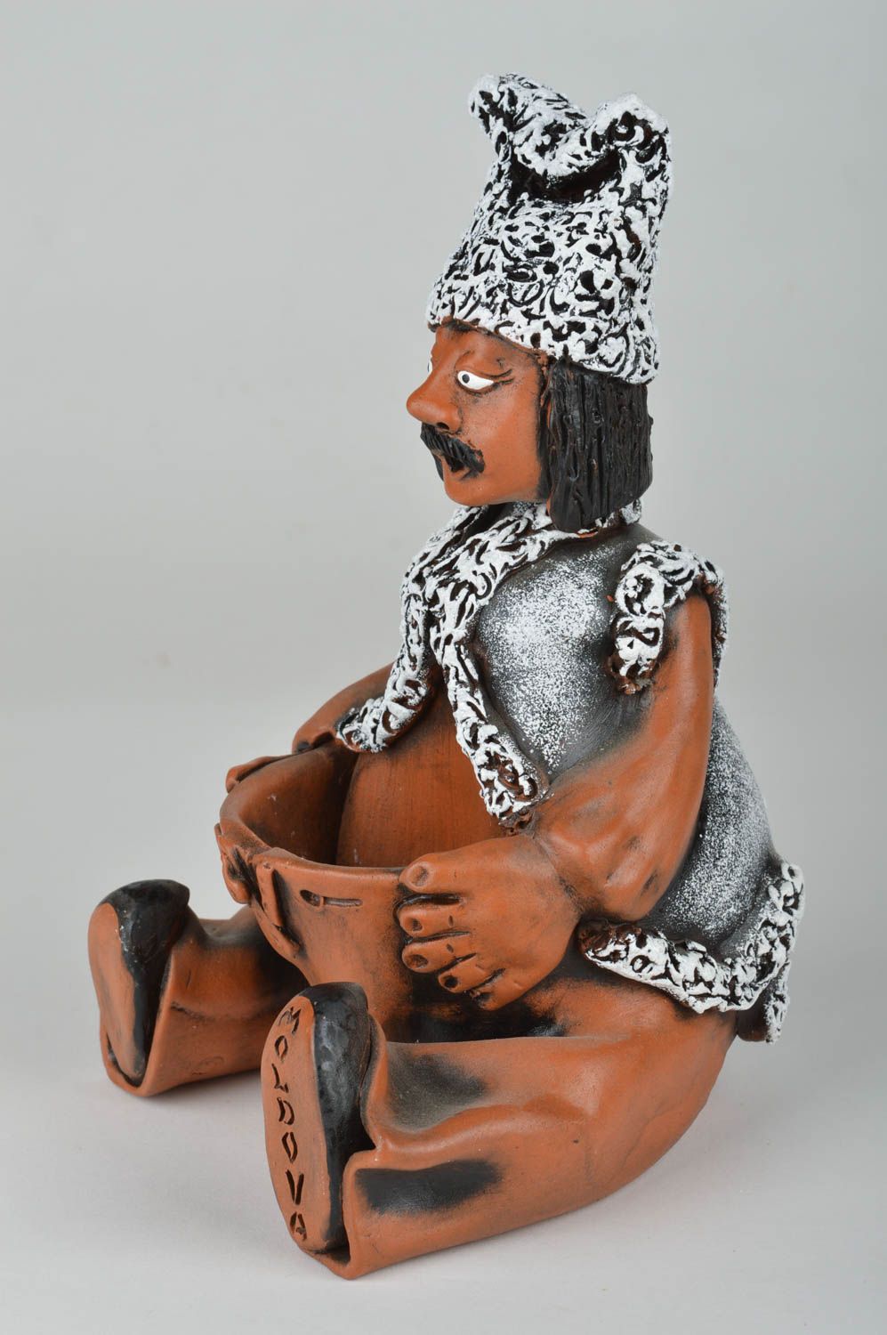Figura de arcilla artesanal pequeña multocolor original con bolsillo hombre  foto 5